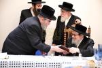 ועידת היסוד פונעם "קרן עמודי התורה" דורך די צענטראלע פאפא כולל בבית הנגיד החסיד ר' יוסף יחיאל גאלדבערגער