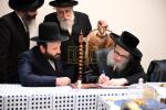 ועידת היסוד פונעם "קרן עמודי התורה" דורך די צענטראלע פאפא כולל בבית הנגיד החסיד ר' יוסף יחיאל גאלדבערגער