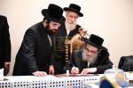 ועידת היסוד פונעם "קרן עמודי התורה" דורך די צענטראלע פאפא כולל בבית הנגיד החסיד ר' יוסף יחיאל גאלדבערגער