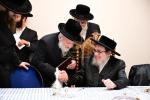 ועידת היסוד פונעם "קרן עמודי התורה" דורך די צענטראלע פאפא כולל בבית הנגיד החסיד ר' יוסף יחיאל גאלדבערגער