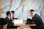 פתיחת הזמן און שיעור כללי אין היכל 'ישיבה גדולה מהרי"ט דסאטמאר בני ברק' וואס איז געעפענט געווארן דאס יאר בראשות הגה"צ ראש ישיבת סאטמאר בני ברק שליט"א 