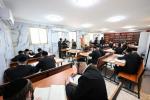 פתיחת הזמן און שיעור כללי אין היכל 'ישיבה גדולה מהרי"ט דסאטמאר בני ברק' וואס איז געעפענט געווארן דאס יאר בראשות הגה"צ ראש ישיבת סאטמאר בני ברק שליט"א 