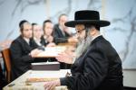 פתיחת הזמן און שיעור כללי אין היכל 'ישיבה גדולה מהרי"ט דסאטמאר בני ברק' וואס איז געעפענט געווארן דאס יאר בראשות הגה"צ ראש ישיבת סאטמאר בני ברק שליט"א 