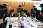 מעמד הנחת תפילין און לחיים פאר א אייניקל פון האדמו"רים ממאדזיץ און סערט וויזניץ