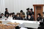 מעמד הנחת תפילין און לחיים פאר א אייניקל פון האדמו"רים ממאדזיץ און סערט וויזניץ