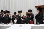 מעמד הנחת תפילין און לחיים פאר א אייניקל פון האדמו"רים ממאדזיץ און סערט וויזניץ