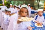 אייגנארטיגע געלונגענע תימן'ע טאג אין מחנה ילדים סאטמאר בארא פארק דורך די ראש המדריכים הרב שלום מייזליש און הרב יוסף מאיר מייזליש‎
