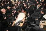 פולע גאלעריע: מסע הלויה פון כ"ק אדמו"ר מקרעטשניף סיגעט זצ"ל 