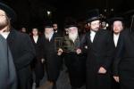 פולע גאלעריע: מסע הלויה פון כ"ק אדמו"ר מקרעטשניף סיגעט זצ"ל 