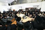 פולע גאלעריע: מסע הלויה פון כ"ק אדמו"ר מקרעטשניף סיגעט זצ"ל 
