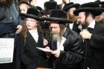 פולע גאלעריע: מסע הלויה פון כ"ק אדמו"ר מקרעטשניף סיגעט זצ"ל 