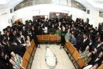 פולע גאלעריע: מסע הלויה פון כ"ק אדמו"ר מקרעטשניף סיגעט זצ"ל 