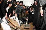 פולע גאלעריע: מסע הלויה פון כ"ק אדמו"ר מקרעטשניף סיגעט זצ"ל 