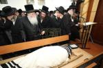 פולע גאלעריע: מסע הלויה פון כ"ק אדמו"ר מקרעטשניף סיגעט זצ"ל 