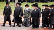 כ"ק אדמו"ר מסאטמאר שליט"א באזוכט אין מחנה רב טוב - מרת קויפמאן קעמפ און אין מחנה סאטמאר בארא פארק