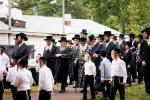 כ"ק אדמו"ר מסאטמאר שליט"א באזוכט אין מחנה רב טוב - מרת קויפמאן קעמפ און אין מחנה סאטמאר בארא פארק