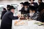 כ"ק אדמו"ר מסאטמאר שליט"א באזוכט אין מחנה רב טוב - מרת קויפמאן קעמפ און אין מחנה סאטמאר בארא פארק