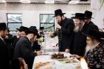 כ"ק אדמו"ר מסאטמאר שליט"א באזוכט אין מחנה רב טוב - מרת קויפמאן קעמפ און אין מחנה סאטמאר בארא פארק