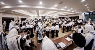 כ"ק אדמו"ר מסאטמאר שליט"א באזוכט אין מחנה רב טוב - מרת קויפמאן קעמפ און אין מחנה סאטמאר בארא פארק