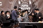כ"ק אדמו"ר מסאטמאר שליט"א באזוכט אין מחנה רב טוב - מרת קויפמאן קעמפ און אין מחנה סאטמאר בארא פארק