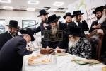 כ"ק אדמו"ר מסאטמאר שליט"א באזוכט אין מחנה רב טוב - מרת קויפמאן קעמפ און אין מחנה סאטמאר בארא פארק