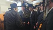  הרב עזרא פריעדלענדער  בן  כ"ק אדמו"ר מליסקא שליט"א  מיט  גדולי ישראל  אין אייראפע