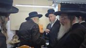  הרב עזרא פריעדלענדער  בן  כ"ק אדמו"ר מליסקא שליט"א  מיט  גדולי ישראל  אין אייראפע