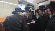  הרב עזרא פריעדלענדער  בן  כ"ק אדמו"ר מליסקא שליט"א  מיט  גדולי ישראל  אין אייראפע