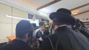  הרב עזרא פריעדלענדער  בן  כ"ק אדמו"ר מליסקא שליט"א  מיט  גדולי ישראל  אין אייראפע