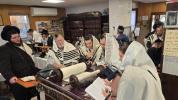 פרישע בילדער פון די ניקלשבורג ביהמ"ד 