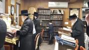 פרישע בילדער פון די ניקלשבורג ביהמ"ד 
