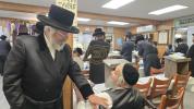 פרישע בילדער פון די ניקלשבורג ביהמ"ד 