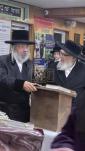 פרישע בילדער פון די ניקלשבורג ביהמ"ד 