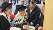 פרישע בילדער פון די ניקלשבורג ביהמ"ד 