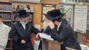 פרישע בילדער פון די ניקלשבורג ביהמ"ד 