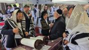 פרישע בילדער פון די ניקלשבורג ביהמ"ד 