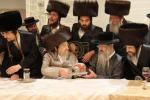 Main image for גדולי הדור משתעשע "בכתר": הערליכן בעכער ספעציעל געפארמט דורך די בארימטע קרוין זילבער קאלעקשאן, ווערט בארטראכט מיט א ספעציעלע חביבת דורך גדולי הדור