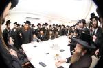 מעמד מסיבת לחיים בבית הרה"ק רבי יעקב מאיר שעכטער שליט"א לרגל הוצאה לאור הספר החדש "דורשי יחודך" יסודי היהדות ח"ב.