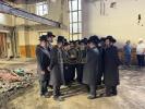 כ"ק אדמו"ר מסאטמאר שליט"א באזוכט ביי די בוי ארבעט אינעם גרויסן סאטמאר בית המדרש אין וויליאמסבורג