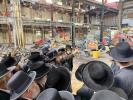 כ"ק אדמו"ר מסאטמאר שליט"א באזוכט ביי די בוי ארבעט אינעם גרויסן סאטמאר בית המדרש אין וויליאמסבורג