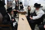 פולע גאלעריע: ניחום אבלים בחצר הקודש קרעטשניף סיגעט 