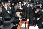 פולע גאלעריע: ניחום אבלים בחצר הקודש קרעטשניף סיגעט 