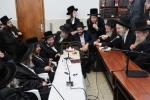 פולע גאלעריע: ניחום אבלים בחצר הקודש קרעטשניף סיגעט 