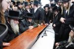 פולע גאלעריע: ניחום אבלים בחצר הקודש קרעטשניף סיגעט 