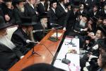 פולע גאלעריע: ניחום אבלים בחצר הקודש קרעטשניף סיגעט 
