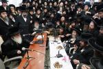 פולע גאלעריע: ניחום אבלים בחצר הקודש קרעטשניף סיגעט 