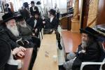 פולע גאלעריע: ניחום אבלים בחצר הקודש קרעטשניף סיגעט 