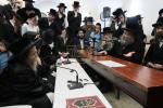 פולע גאלעריע: ניחום אבלים בחצר הקודש קרעטשניף סיגעט 