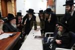 פולע גאלעריע: ניחום אבלים בחצר הקודש קרעטשניף סיגעט 