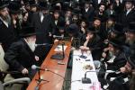 פולע גאלעריע: ניחום אבלים בחצר הקודש קרעטשניף סיגעט 